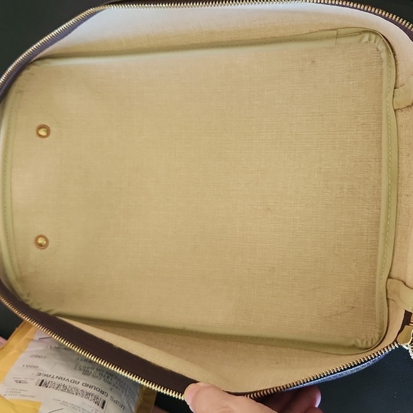 `ღ´- ♥ -`EXCELLENT CONDITION Authentic Louis Vuitton Excursion Bag `ღ´- ♥ -`ღ´-♥ - Picture 13 of 16